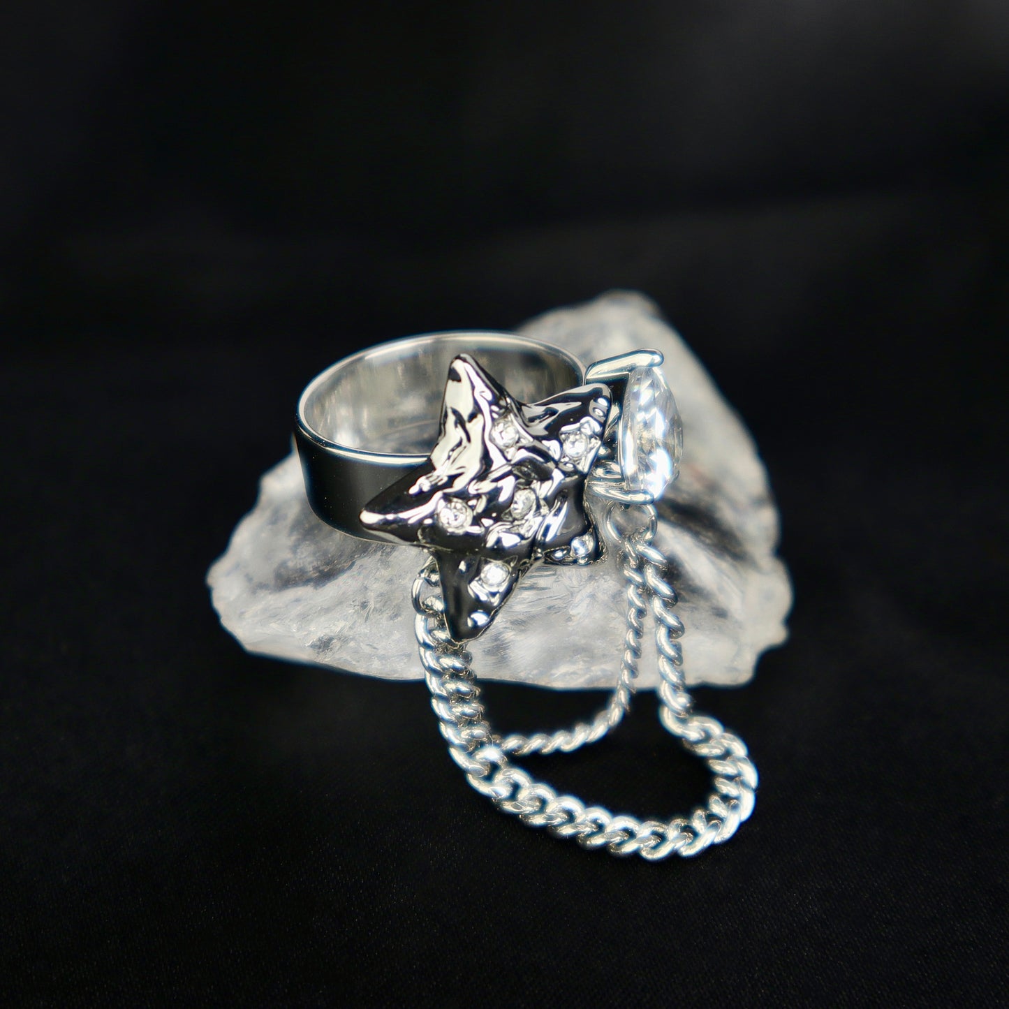 limited edition Diamond Star Chain Ring